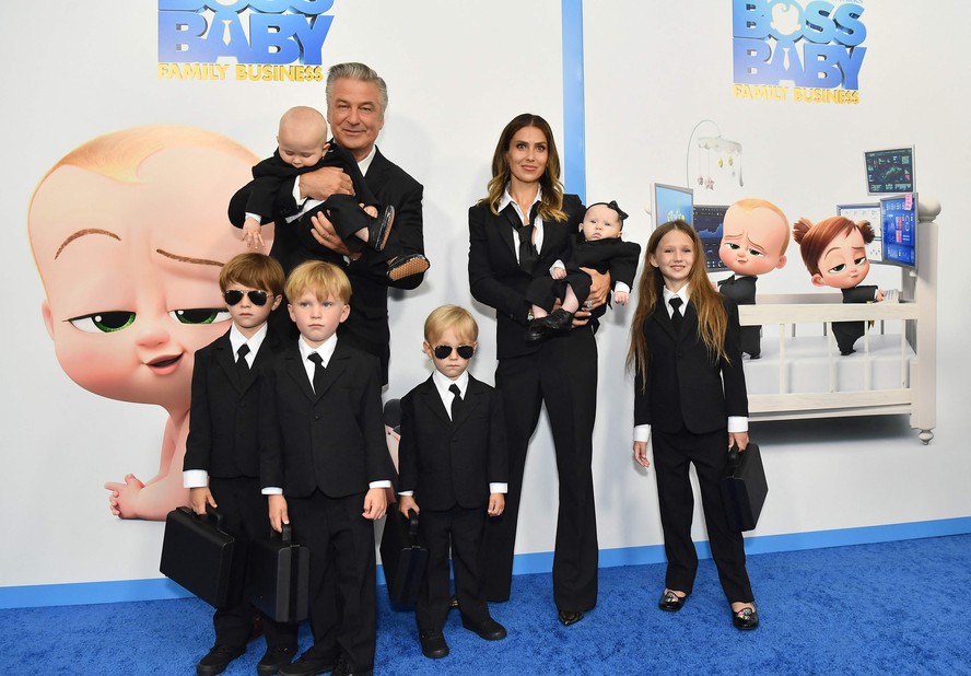 Alec Baldwin com a família no lançamento de 'O Poderoso Chefinho 2', em 2021