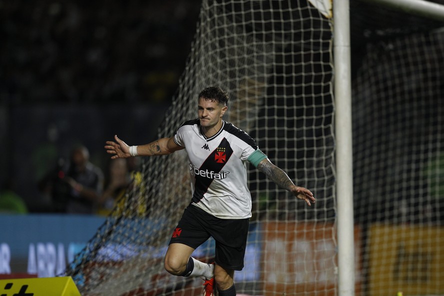 Veggeti comemora o gol marcado contra o Fortaleza