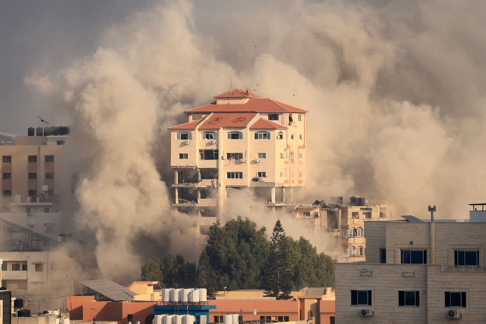 Bombardeios israelenses contra Gaza provocaram mais de mil mortes, segundo autoridades do enclave palestino — Foto: Mahmud Hams/AFP