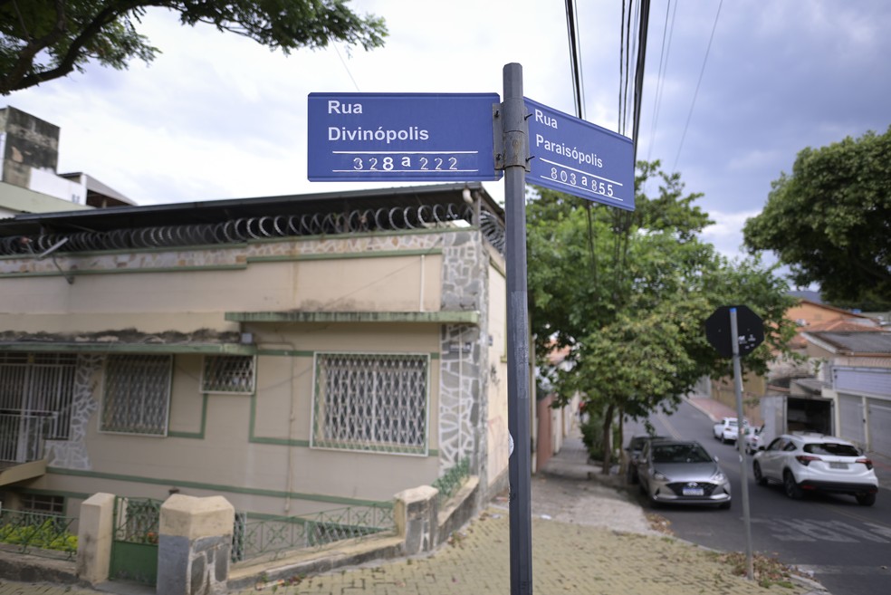 Esquinas das ruas Divinópolis e Paraisópolis, em Belo Horizonte (MG) — Foto: Douglas Magno