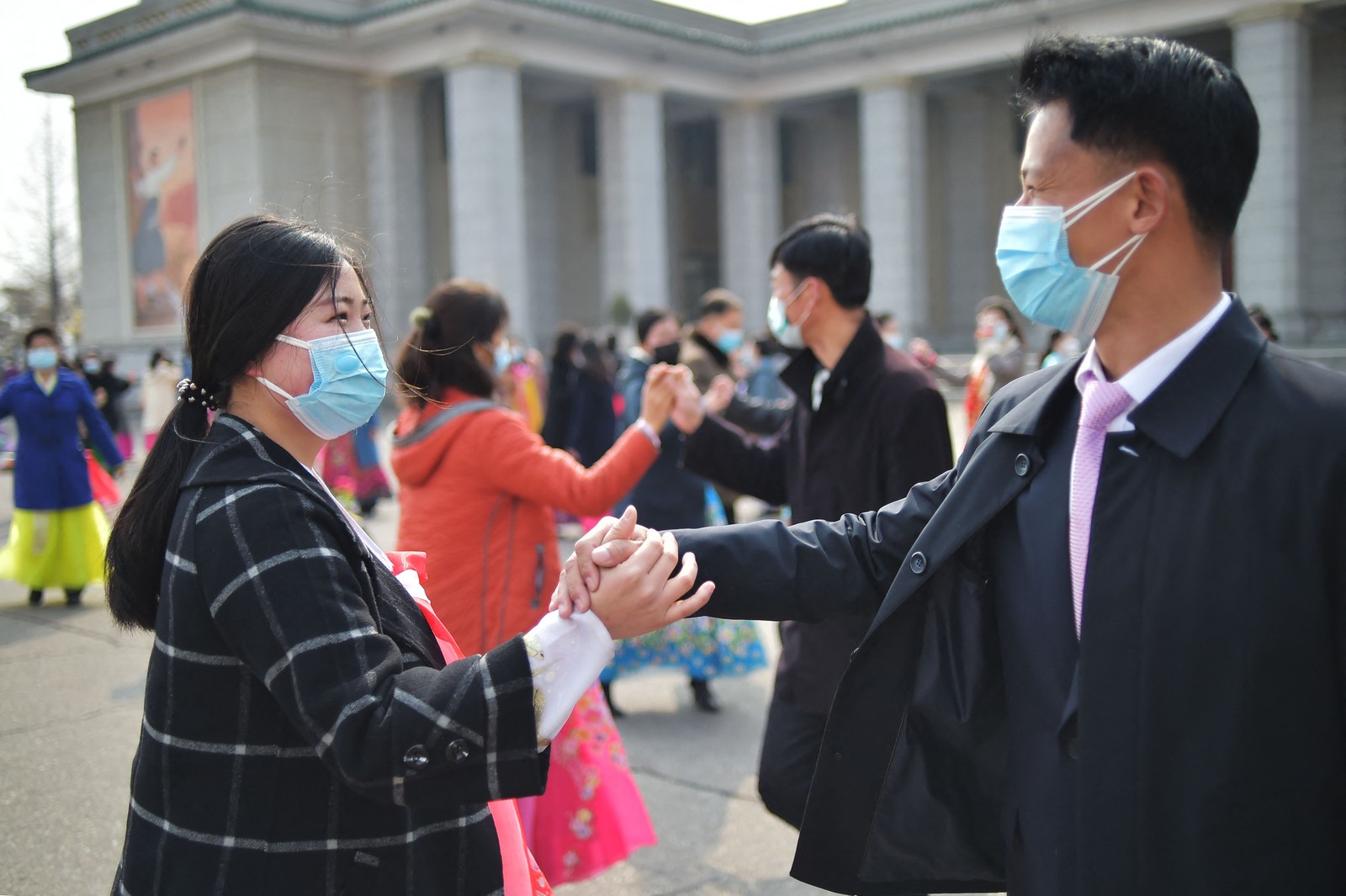 Evento pelo Dia Internacional da Mulher, em 2023, na praça do Grande Teatro de Pyongyang, na Coreia do Norte. Kim Won Jin / AFP