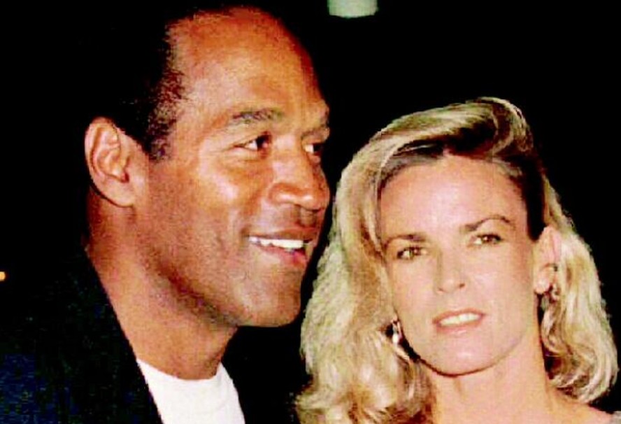 OJ Simpson e sua ex-mulher Nicole Brown, assassinada a facadas