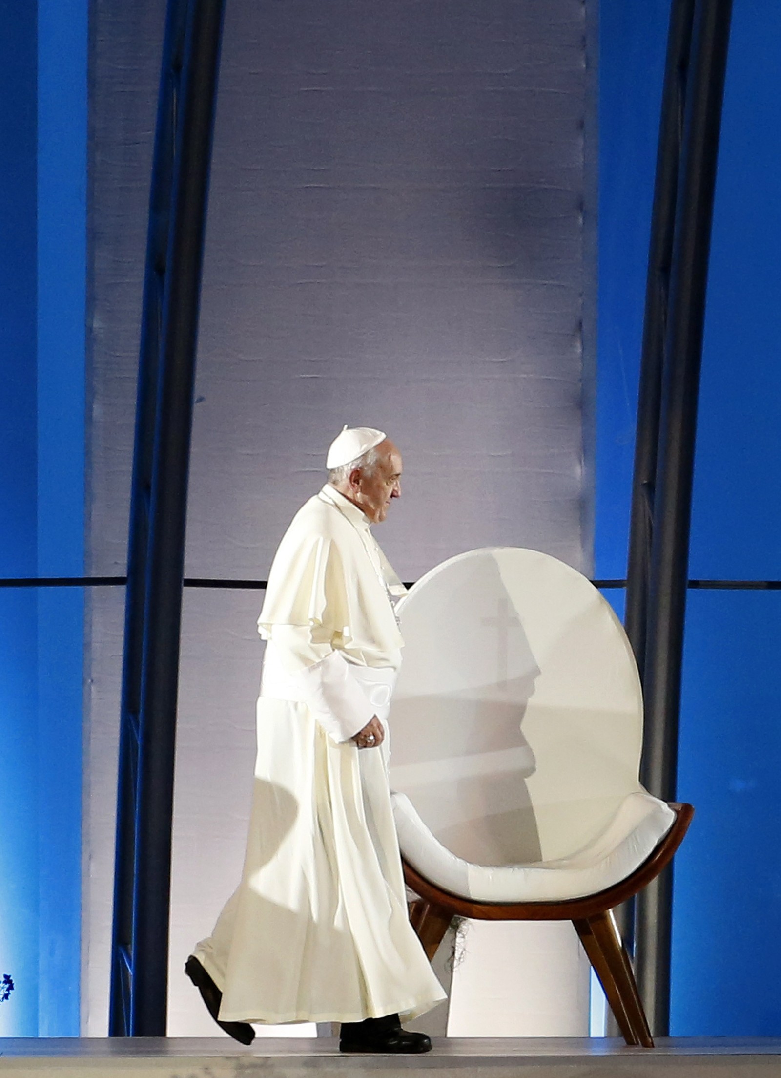 O papa Francisco e a Via Sacra na praia de Copacabana.  — Foto: Ivo Gonzalez / Agencia O Globo