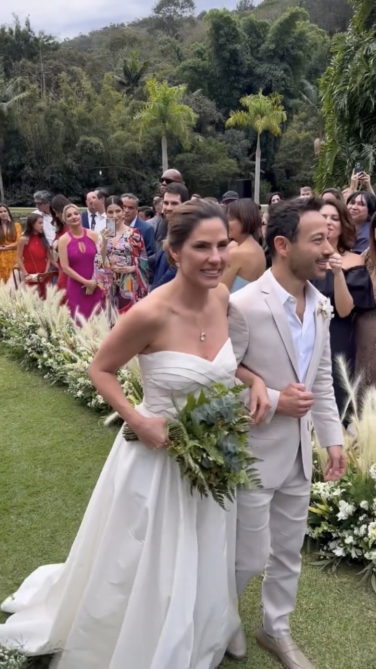Rafaela Mandelli e Rodrigo Leonardo se casaram em agosto — Foto: Reprodução/Instagram