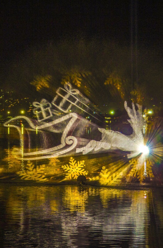 Projeções no espelho d'água faz parte da programação de Natal da Lagoa  — Foto: Alexandre Cassiano