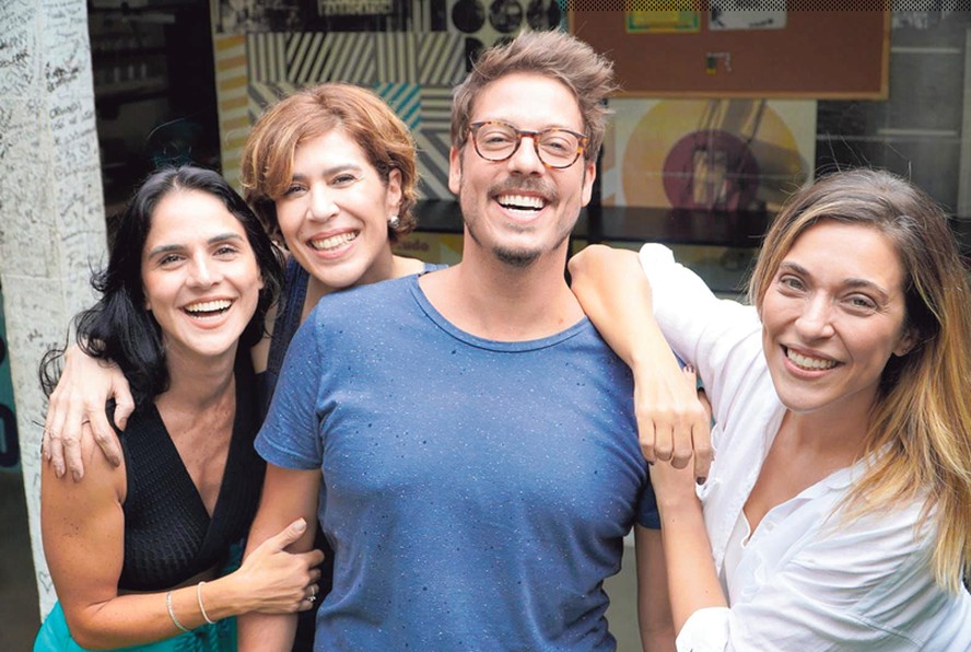 Fabio Porchat com Priscila Castello Branco, Maria Clara Gueiros e Júlia Rabello