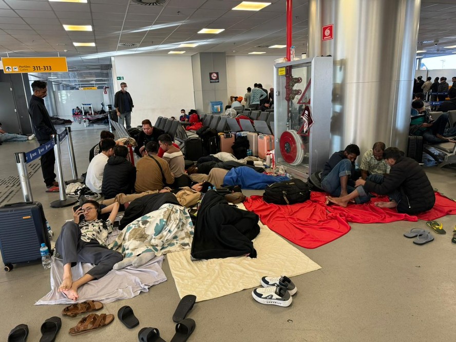 Refugiados acampados no Aeroporto de Guarulhos