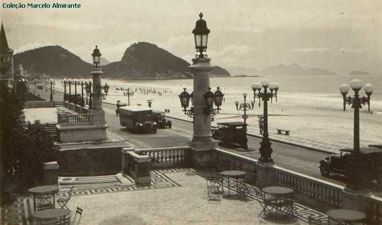 Praia vista da entrada do Copacabana Palace na década de 1930 — Foto: Reprodução