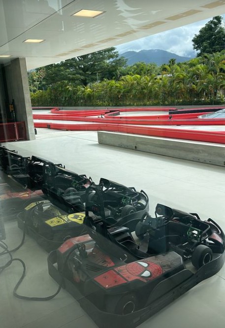 Neymar mostra pist de kart de sua mansão em Mangaratiba — Foto: Reprodução/Instagram