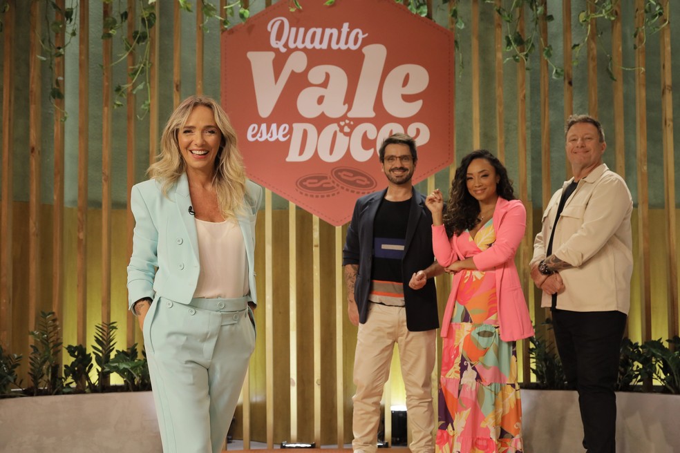 Carole Crema, Lucas Corazza, Michele Crispim e Roberto Strongoli no "Quanto vale esse doce?" — Foto: Divulgação/GNT