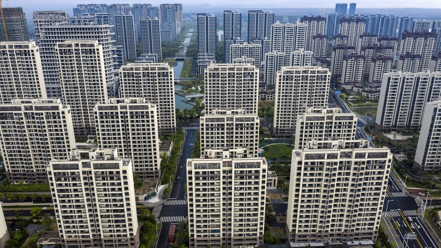 Conjunto de edifícios, com muitos apartamentos desocupados, em Ningbo, na China