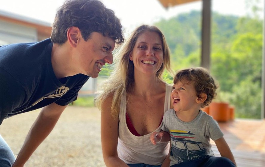 Christiana Ubach com o marido, Rafael Lozano, e o filho, Ravi