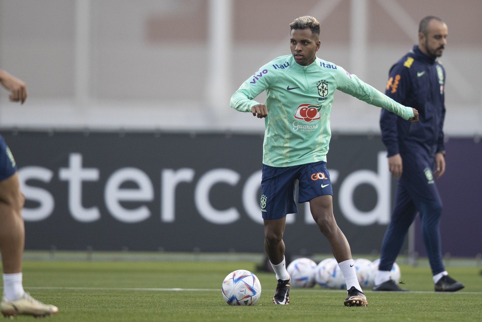 Rodrygo, jogador do Real Madrid, durante treino pela Seleção — Foto: Lucas Figueiredo / CBF