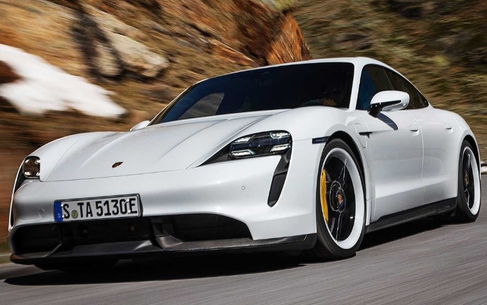 Argentina tem agora uma nova taxa de câmbio para a compra de bens de luxo. Na foto, o Porsche Taycan, primeiro carro totalmente elétrico da marca de luxo. Divulgação — Foto:     