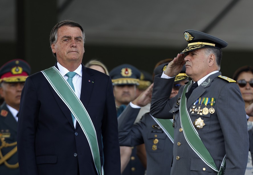 Jair Bolsonaro e o general Freire Gomes, ex-comandante do Exército
