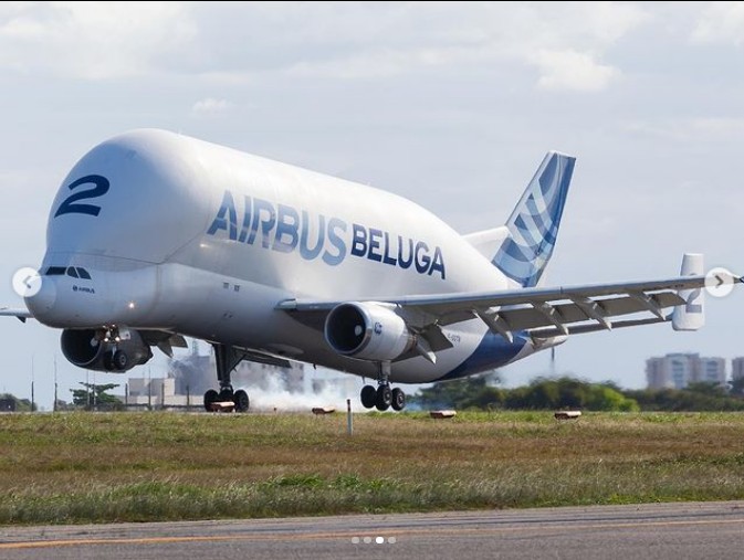 Avião Beluga deixou Fortaleza com destino a São Paulo na manhã desta segunda-feira (25) — Foto: Instagram Airbus/R. Cozzato