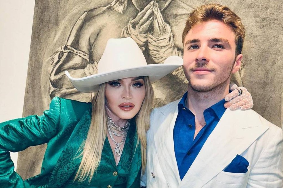 Madonna posa com o filho Rocco Ritchie — Foto: Reprodução/Instagram
