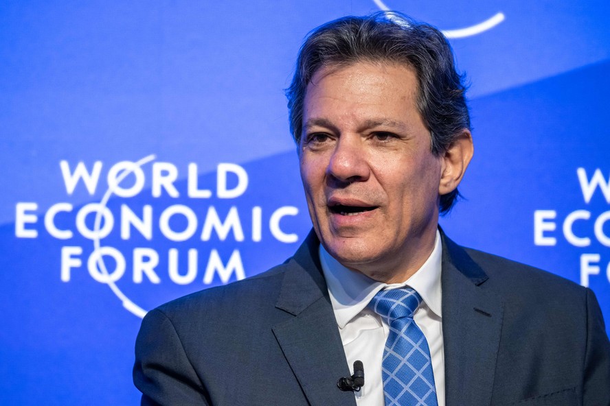 O novo ministro da Fazenda do Brasil, Fernando Haddad, fala durante sessão da reunião anual do Fórum Econômico Mundial (FEM), em Davos