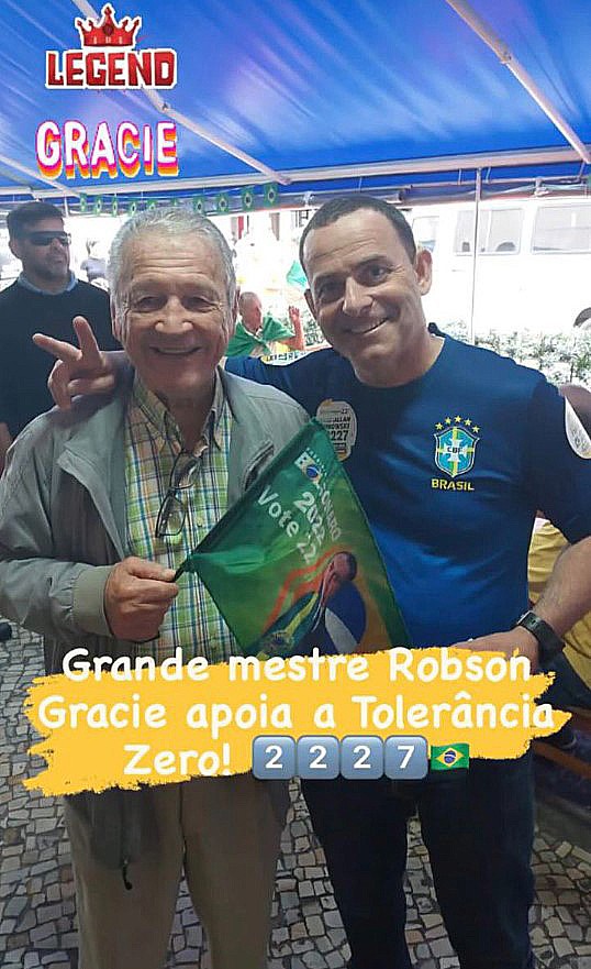 Turnowski em foto com o mestre de jiu-jitsu Robson Gracie — Foto: Reprodução