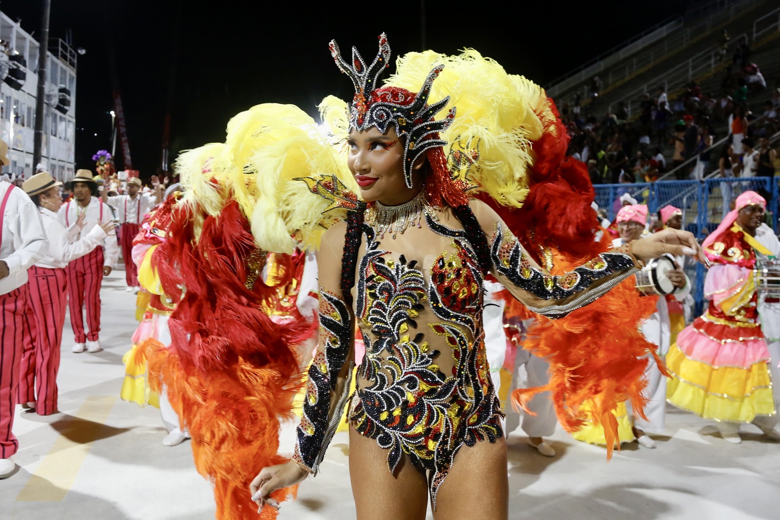 Rainha de bateria da Lins Imperial é a francesa Katarina Harmony — Foto: Fabio Rossi/Agência O Globo