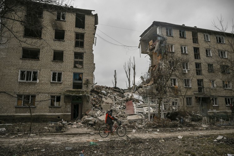 Prédio destruído em Avdiivka — Foto: AFP