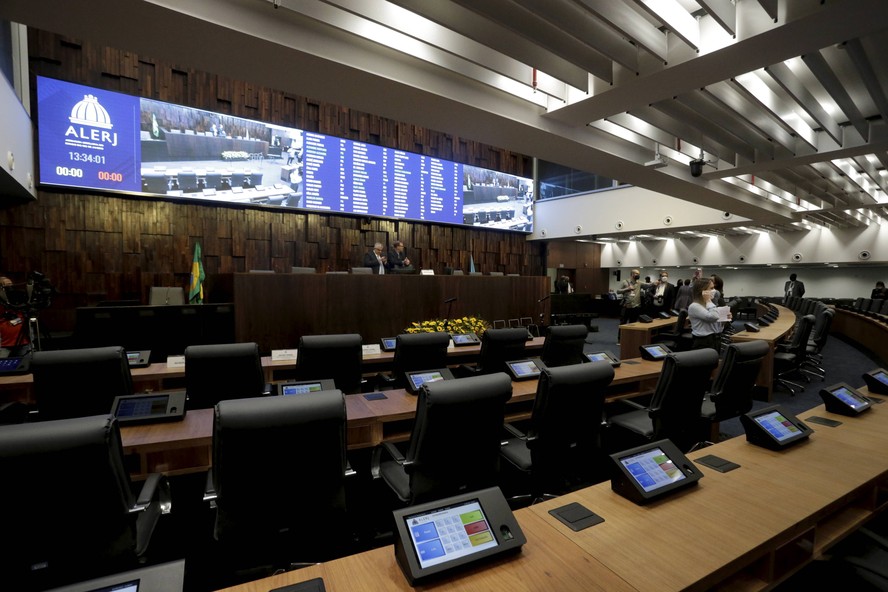 Plenário da nova sede da ALERJ no edificil Lucio Costa , antigo Banerjão