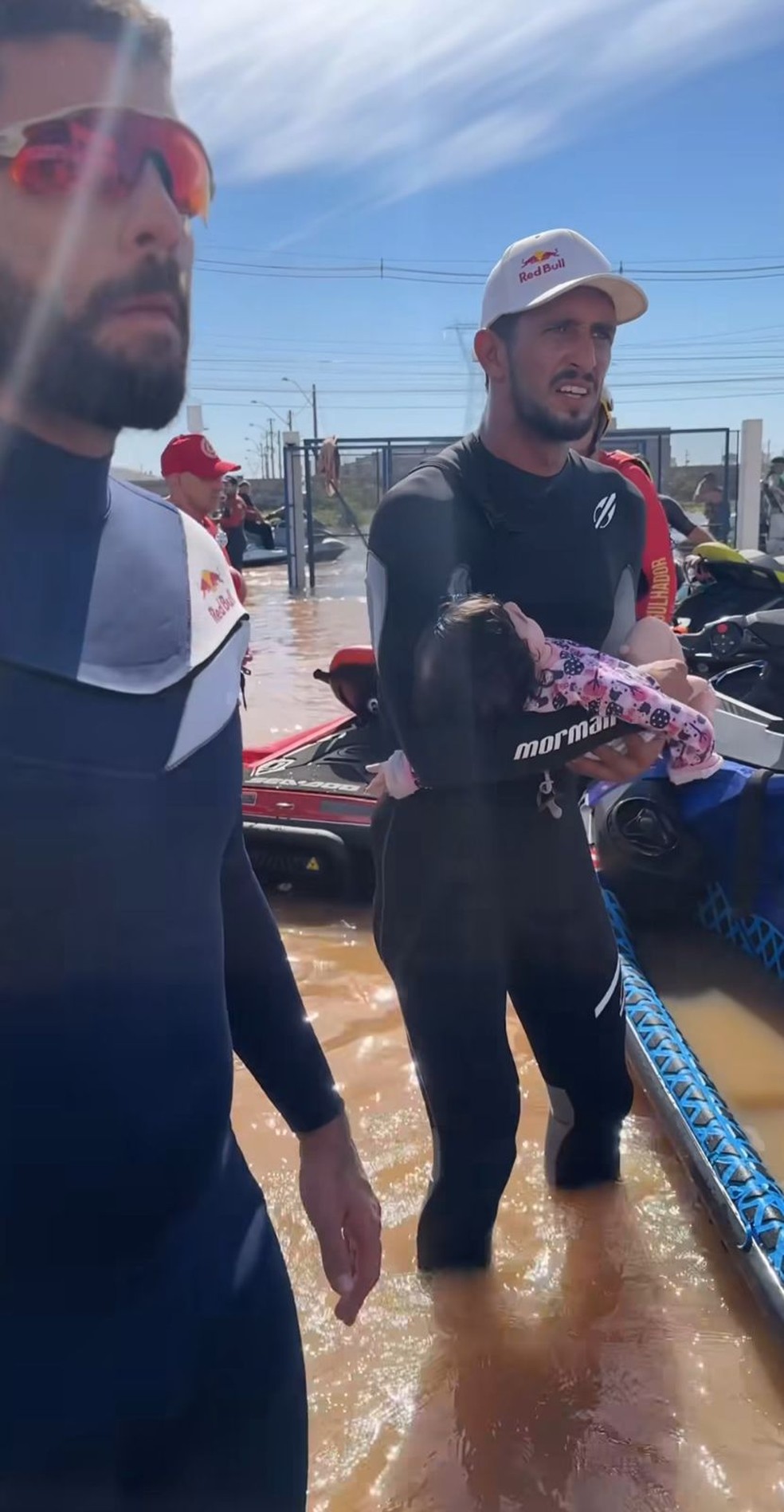 Lucas Chumbo ajuda vítimas das enchentes no Rio Grande do Sul — Foto: Reprodução/Instagram