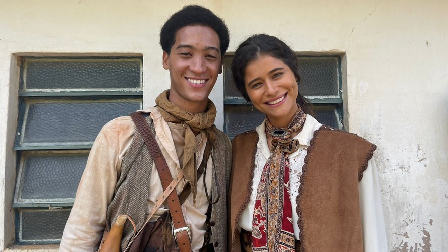 Nicollas Paixão e Isadora Cruz nos bastidores de “Guerreiros do Sol”