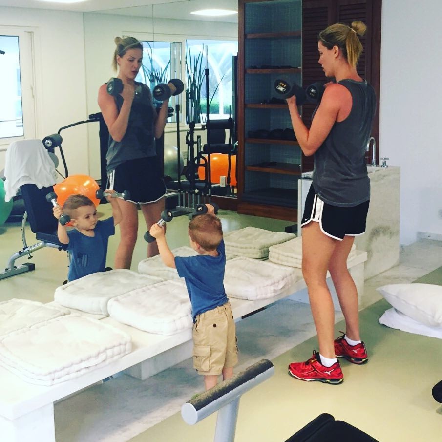 A apresentadora Ana Hickmann utiliza a academia em casa para treinar — Foto: Reprodução/Instagram