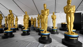 Estatuetas do Oscar aguardam pintura final para a 95ª cerimônia do festival de cinema de Hollywood, em Los Angeles, EUA — Foto: PATRICK T. FALLON/AFP