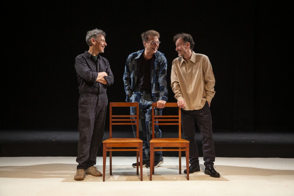 Emílio de Mello, Fernando Eiras e Enrique Diaz, no palco do Futuros, no Rio de Janeiro, onde a peça 'In on it' está em cartaz — Foto: Alexandre Cassiano/Agência O Globo