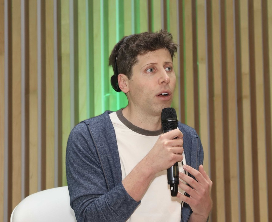 Sam Altman, CEO da OpenAI, participa de seminário no Rio