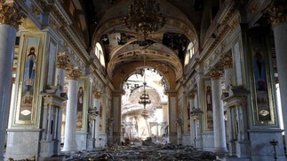 Interior da Catedral da Transfiguração destruído por ataque russo, em Odessa. — Foto: Oleksandr Gimanov / AFP