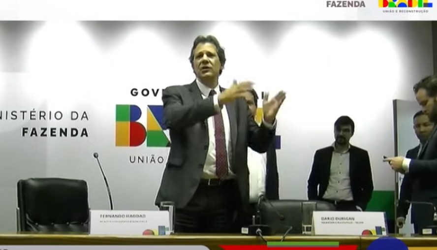 Haddad deixa coletiva