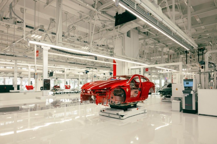 A nova fábrica da Ferrari, em Maranello, tem o dobro do tamanho do Coliseo e teve um custo de € 200 milhões — Foto: Maurizio Fiorino/The New York Times