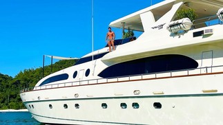 Gusttavo Lima comprou iate de luxo de Roberto Carlos, o Lady Laura IV, por R$ 25 milhões — Foto: Reprodução Instagram