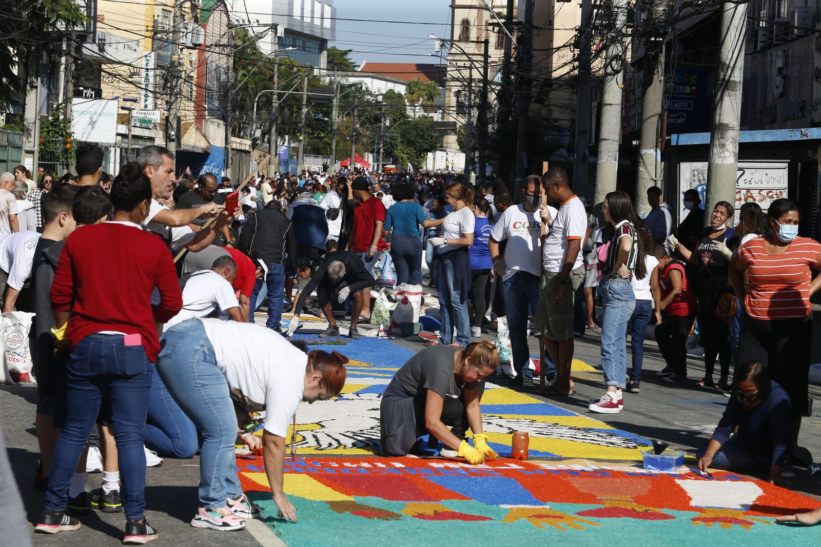 O tapete de São Gonçalo, na Região Metropolitana, é um dos mais tradicionais e também considerado o maior da América Latina — Foto: Fabiano Rocha / Agência O Globo