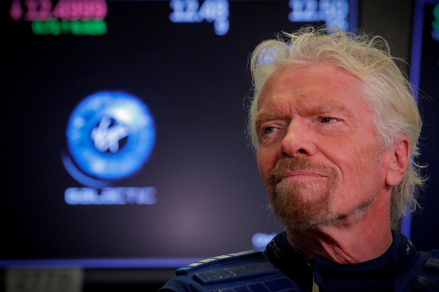 O bilionário sir Richard Branson largou na frente e voou ao espaço no domingo, dia 11 de julho, antes de Jeff Bezos, mas não chegou tão alto quanto o fundador da Amazon dissz que iria chegarREUTERS