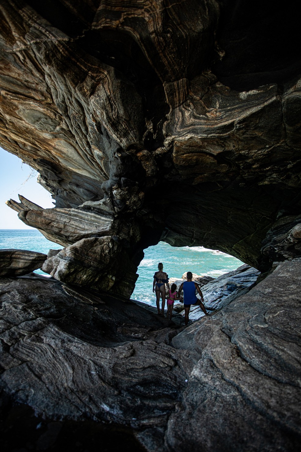 Rochas da Praia da Sacristia, em Maricá: ponto turístico do Parque Geológico — Foto: Hermes de Paula