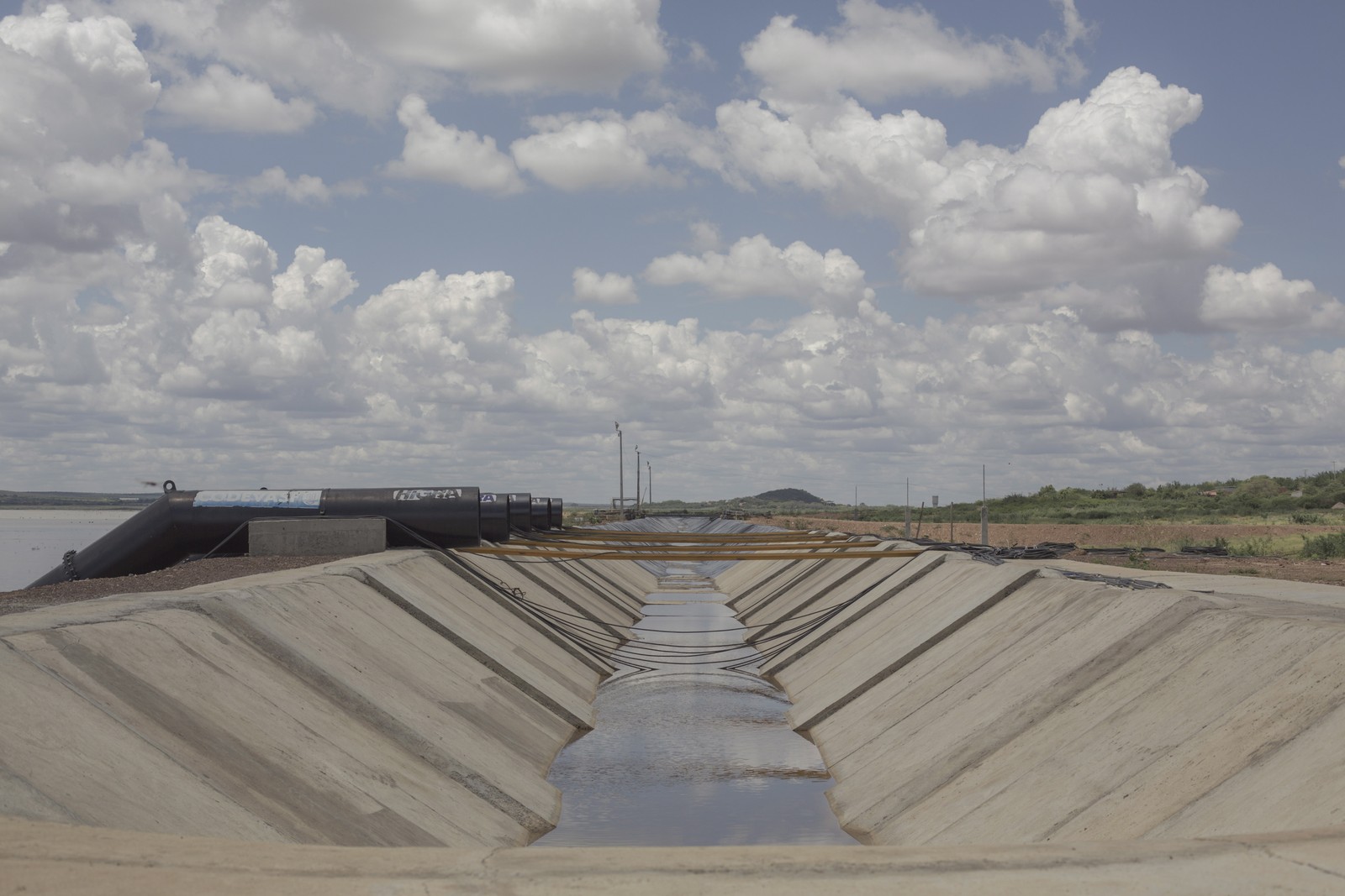 Transposição do São Francisco, principal rio do Nordeste. Projeto é idealizado desde a época do Império para levar água para as áreas mais áridas da região — Foto: Daniel Marenco