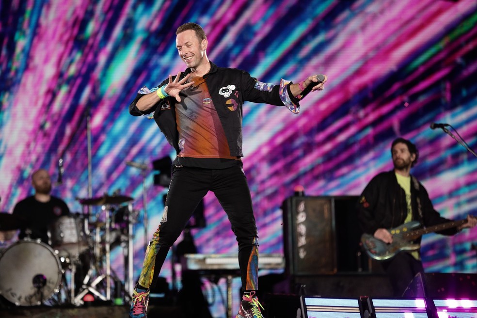 O vocalista Chris Martin durante o show do Coldplay no Engenhão, no último sábado — Foto: Lucas Tavares