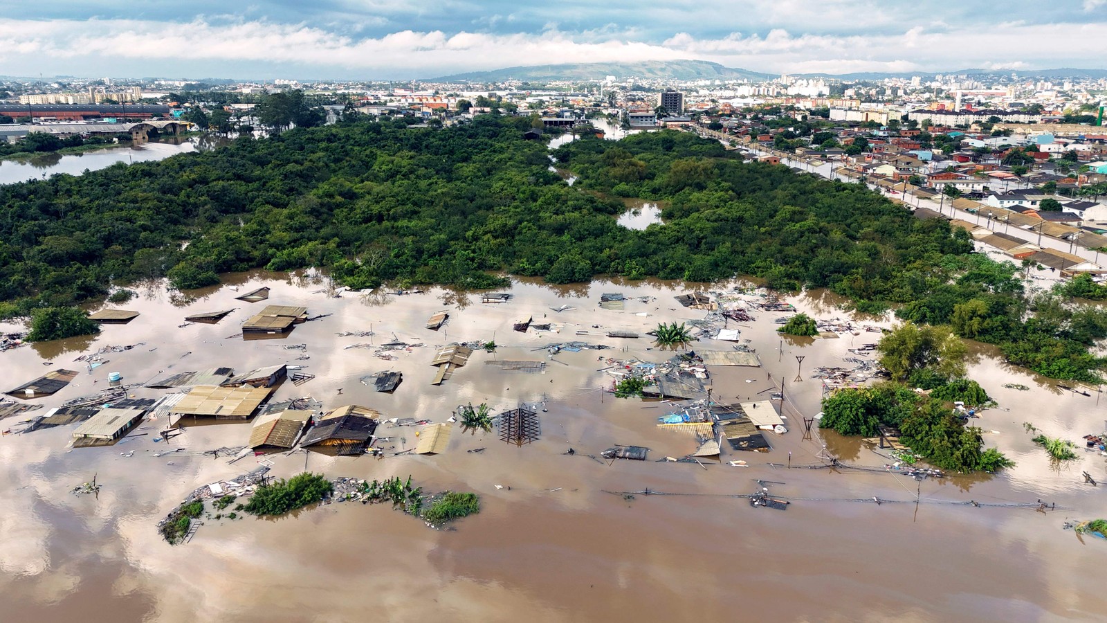 Vista geral das casas afetadas pela enchente do rio Jacuí em Eldorado do Sul, Rio Grande do Sul, Brasil, em 3 de maio de 2024. — Foto: Anselmo Cunha/AFP