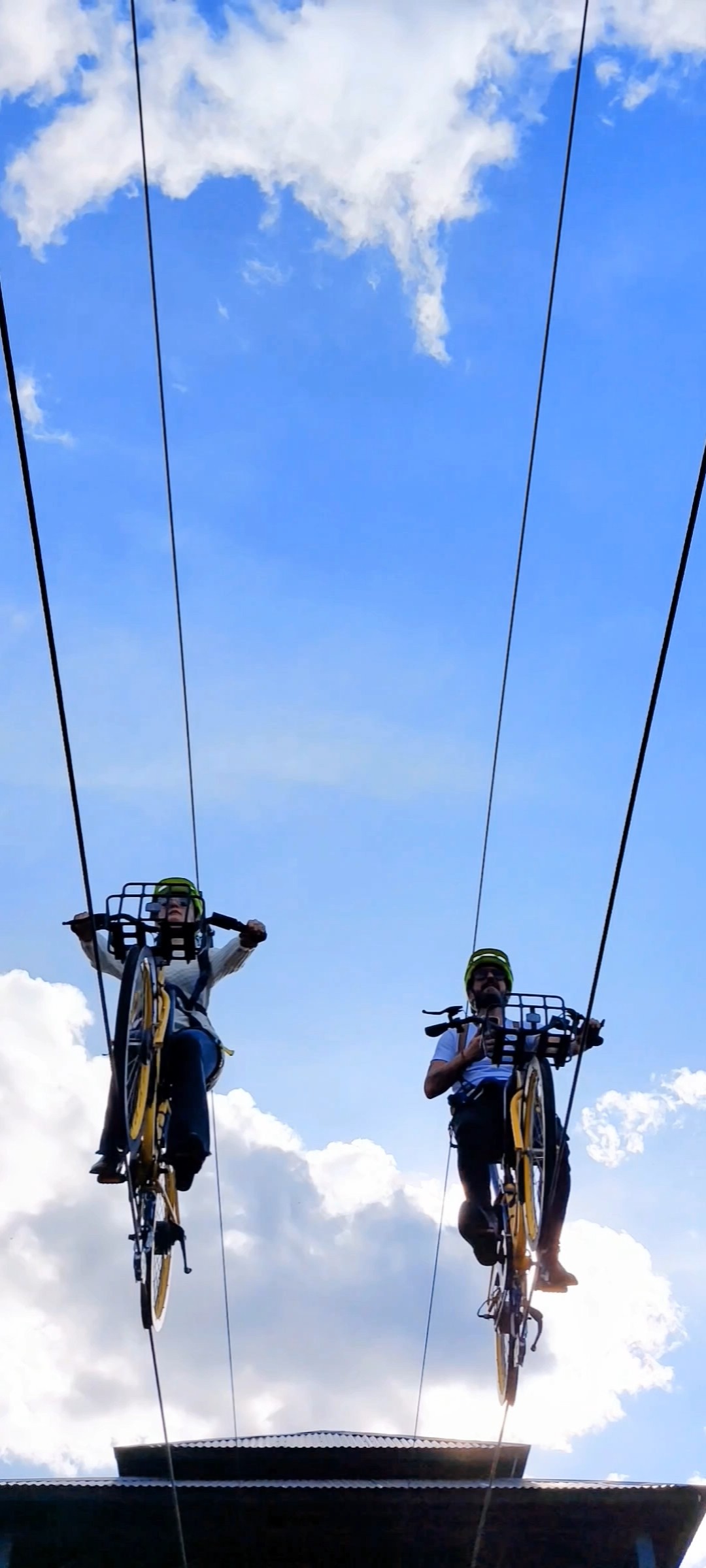 Tirolesa de bicicleta é uma das atrações do Parque de Gramado. — Foto: Lucas Castilhos / Divulgação