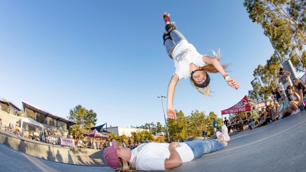 Maior número de saltos sobre pessoas — Foto: Guinness World Records