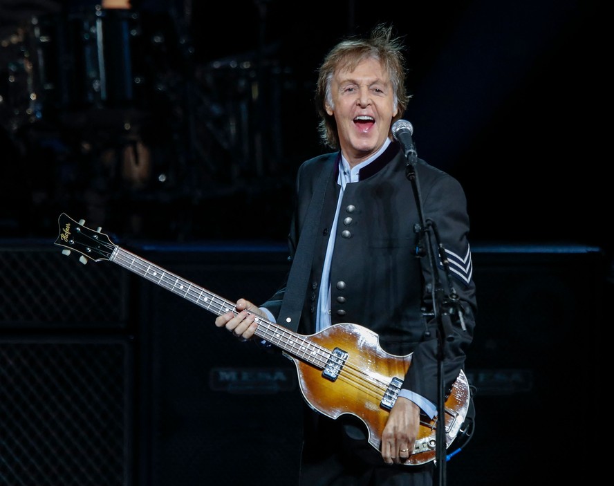 O músico britânico Paul McCartney se apresenta durante um concerto como parte de sua turnê, em 2017.