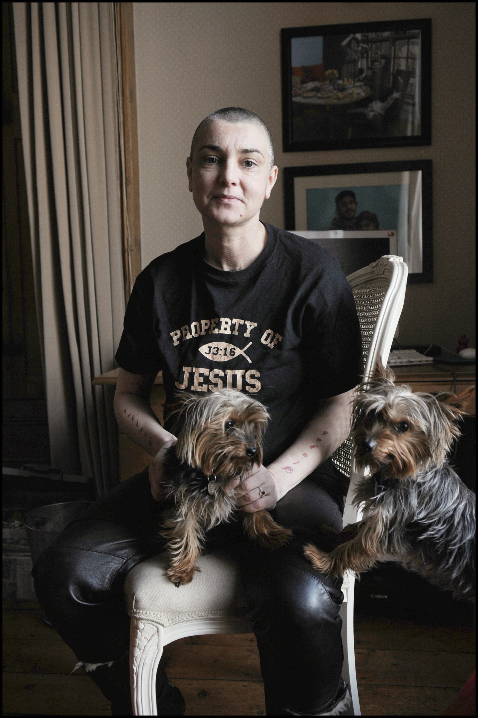 A cantora Sinead O'Connor em sua casa em County Wicklow, Irlanda — Foto: David Corio/The New York Times