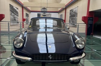 Ferrari 330 GTS, sucesso da marca italiana na década de 1960 — Foto: Reprodução / Instagram