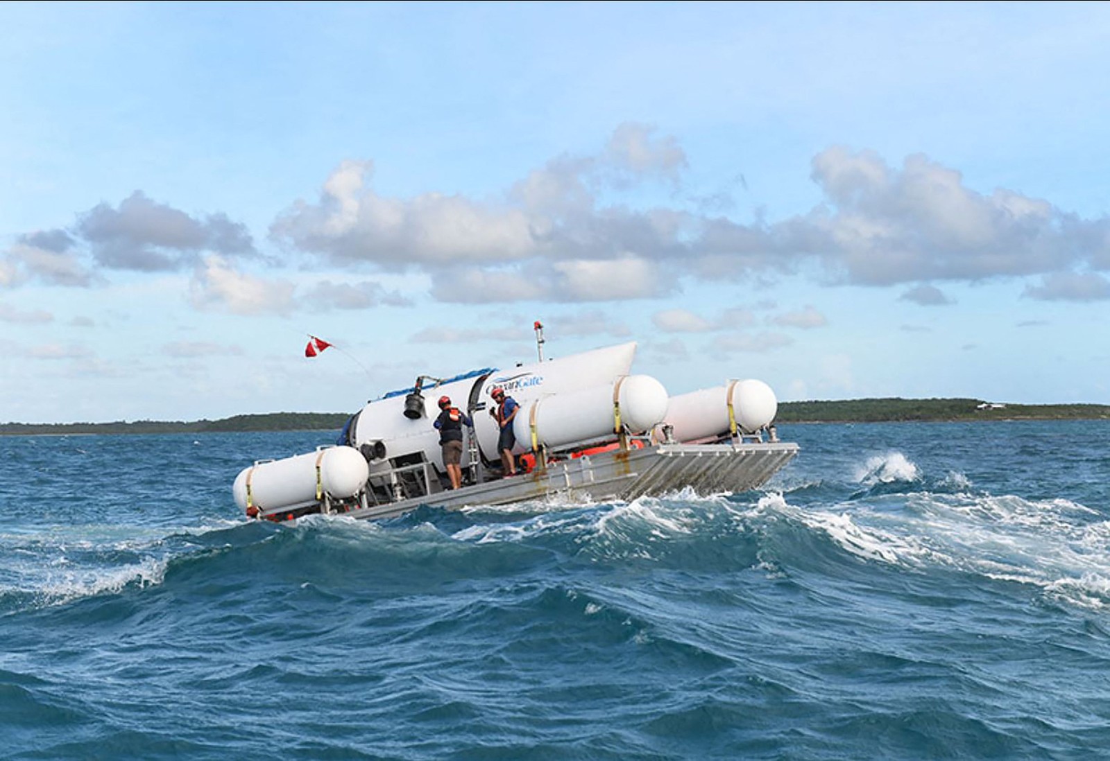 Equipes de resgate expandiram sua busca debaixo d'água, enquanto corriam contra o tempo para encontrar um submersível turístico de mergulho profundo Titan que desapareceu perto do naufrágio do Titanic com cinco pessoas a bordo — Foto: AFP PHOTO / OceanGate Expeditions