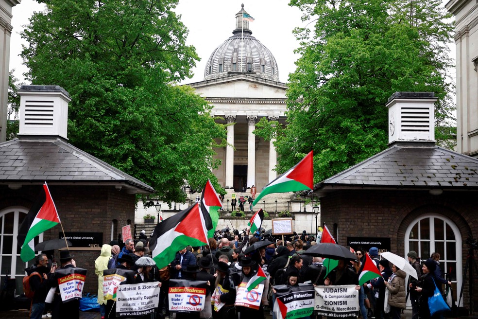 Protesto pró-Palestina na University College London — Foto: Benjamin Cremel/AFP