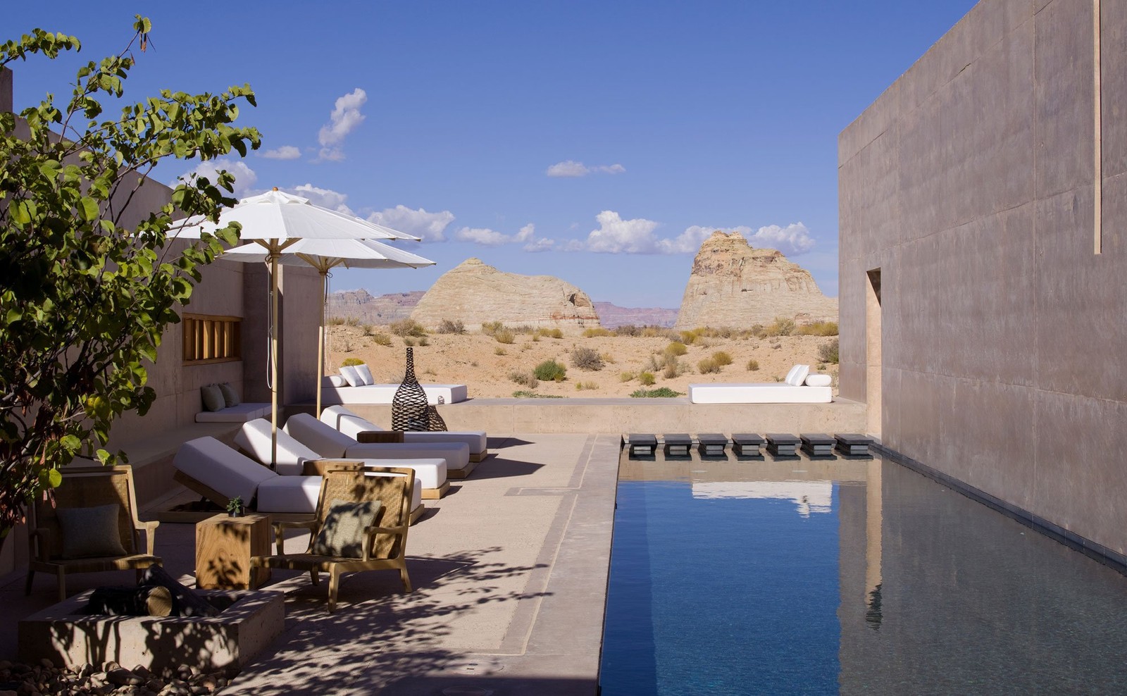 Piscina do hotel Amangiri, onde Isis Valverde e Marcos Buaiz estão hospedados — Foto: Reprodução/Amangiri